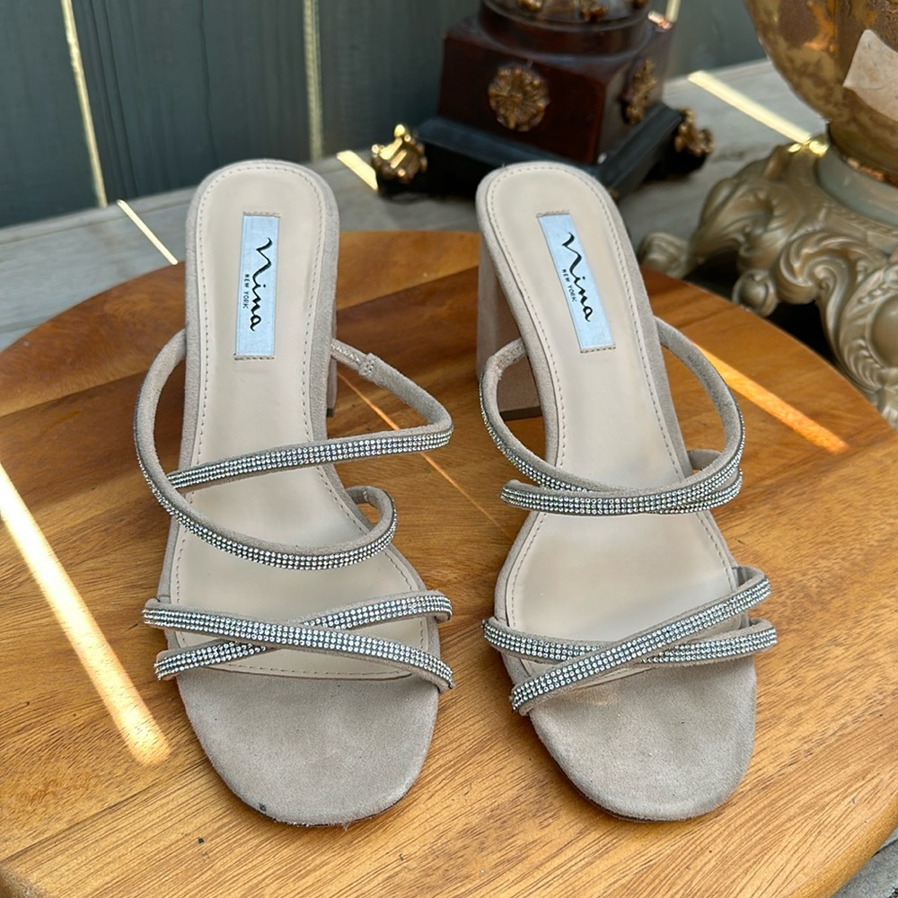 Nina New York Suede & Crystal Sandals Size 9 3.5” Block Heel Neutral Rhinestone